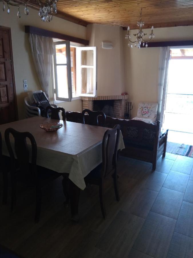 Traditional House With View Drymon Extérieur photo